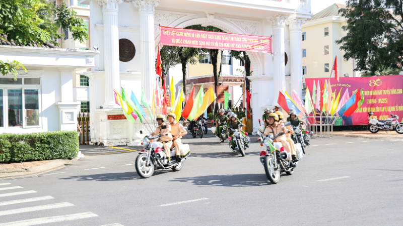 Tổ 198 ra quân giữ gìn an ninh trật tự.