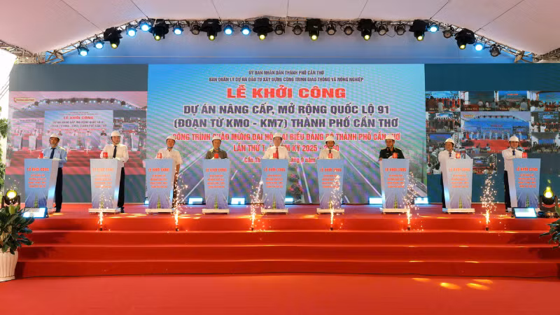 Lãnh đạo, nguyên lãnh thành phố Cần Thơ phát lệnh khởi công 7km Quốc lộ 91.