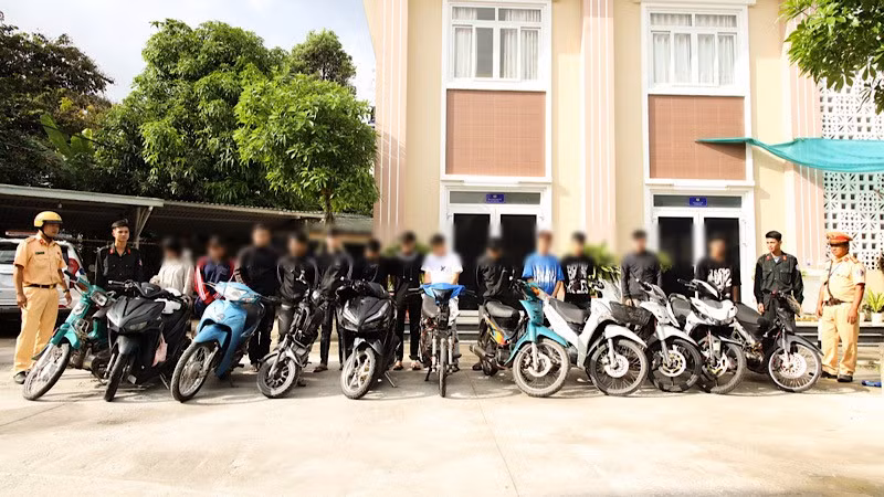 Các đối tượng và phương tiện tại cơ quan Công an.