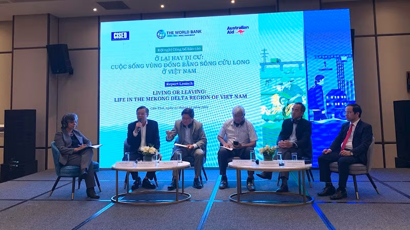 Các đại biểu thảo luận tại hội nghị.