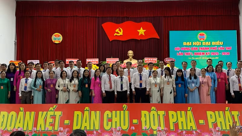 Ban Chấp hành Hội Nông dân thành phố Cần Thơ, nhiệm kỳ 2025-2030 ra mắt Đại hội.