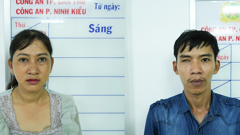 Trang và Lượm tại cơ quan công an.