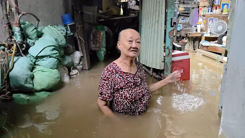 Nước ngập sâu khu vực chợ Bình Thủy, Cần Thơ.