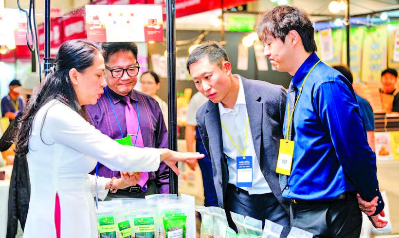 Gian hàng giới thiệu cà-phê Robusta đặc sản với người tiêu dùng Hàn Quốc tại triển lãm.