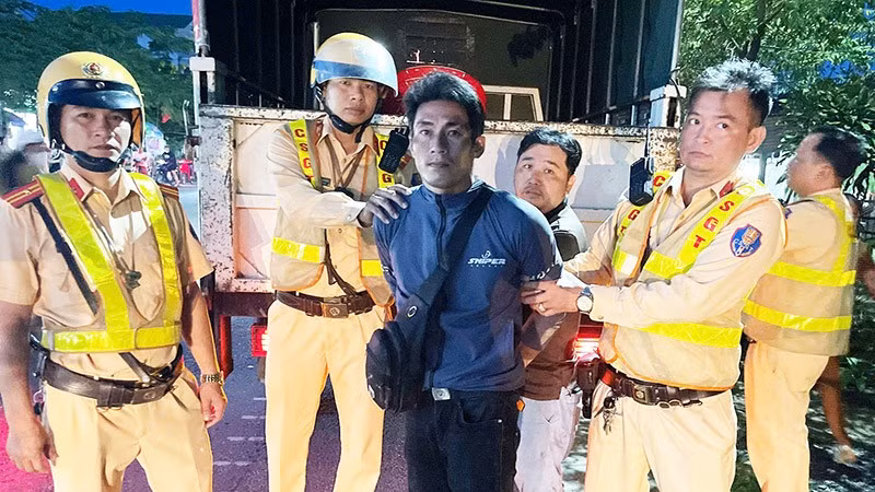 Phòng Cảnh sát hình sự phối hợp Phòng Cảnh sát giao thông Công an thành phố Cần Thơ bắt giữ đối tượng Dương Chí Tính.