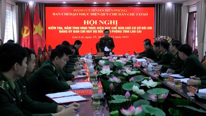 Thiếu tướng Vũ Quốc Ân, Phó Chính ủy Bộ đội Biên phòng phát biểu ý kiến. (Ảnh: PV)