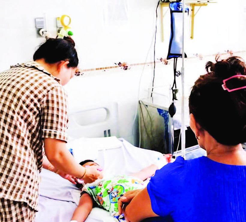 Bệnh nhi điều trị sốt xuất huyết tại Bệnh viện Nhi đồng thành phố Cần Thơ.