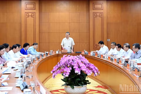 Tổng Bí thư, Chủ tịch nước Tô Lâm chủ trì làm việc với Đảng ủy Chính phủ và các cơ quan về thực hiện Nghị quyết số 13-NQ/TW của Ban Chấp hành Trung ương Đảng và Kết luận số 72-KL/TW của Bộ Chính trị về xây dựng kết cấu hạ tầng đồng bộ, nhằm đưa nước ta cơ bản trở thành nước công nghiệp theo hướng hiện đại, tại Hà Nội, ngày 6/8/2026. (Ảnh: ĐĂNG KHOA)
