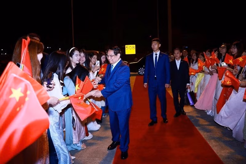 Lễ tiễn Thủ tướng Phạm Minh Chính kết thúc chuyến tham dự Hội nghị WEF 16 Thiên Tân và làm việc tại Trung Quốc. (Ảnh: Dương Giang/TTXVN)