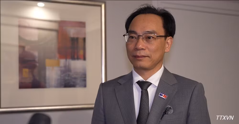 Bộ trưởng Giáo dục và Đào tạo Hoàng Minh Sơn.