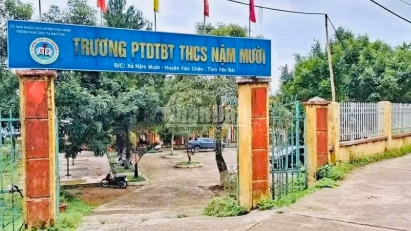 Trường phổ thông dân tộc bán trú trung học cơ sở Nậm Mười, nơi xảy ra vụ việc. (Ảnh: THANH SƠN)