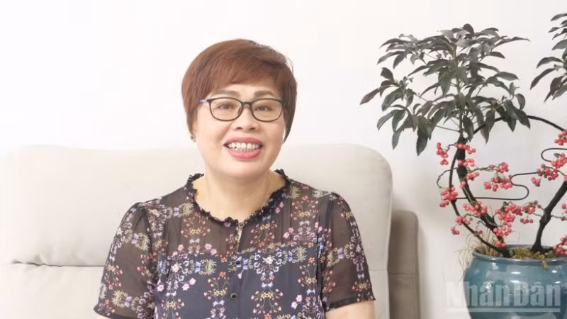 Giáo sư Phan Kim Nga trong một lần trả lời phỏng vấn của phóng viên Báo Nhân Dân thường trú tại Trung Quốc.