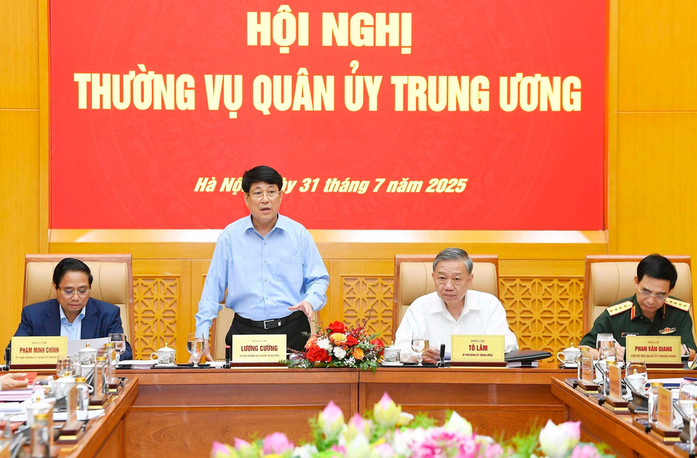 Chủ tịch nước Lương Cường phát biểu. (Ảnh: TTXVN) vna-potal-tong-bi-thu-to-lam-chu-tri-hoi-nghi-thuong-vu-quan-uy-trung-uong-8183524.jpg