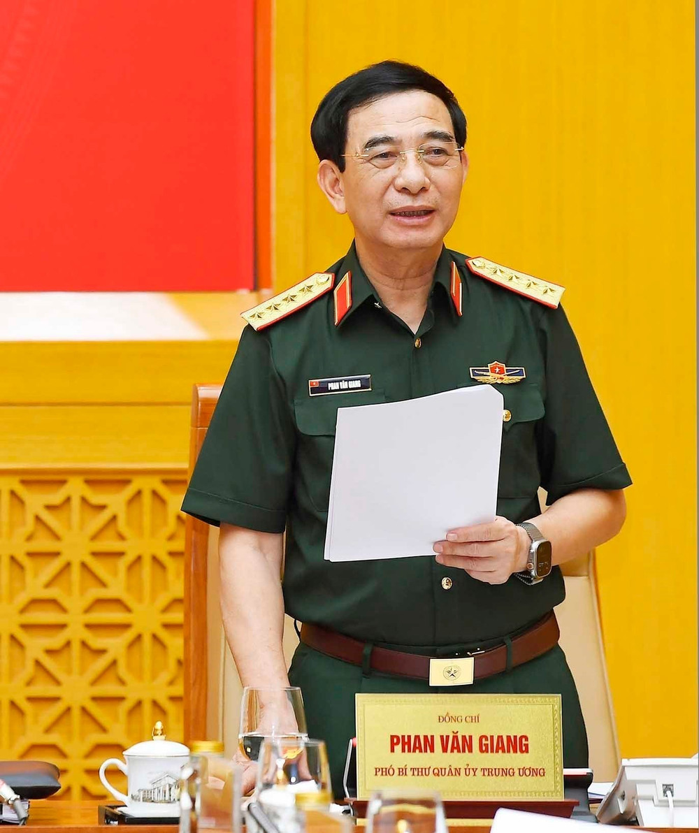 Đại tướng Phan Văn Giang, Ủy viên Bộ Chính trị, Phó Bí thư Quân ủy Trung ương, Bộ trưởng Quốc phòng phát biểu. (Ảnh: TTXVN) vna-potal-tong-bi-thu-to-lam-chu-tri-hoi-nghi-thuong-vu-quan-uy-trung-uong-8183527.jpg