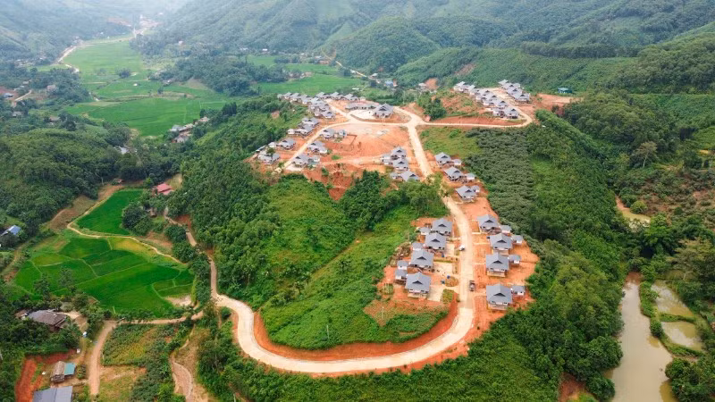 Làng Nủ mới được xây dựng khang trang.