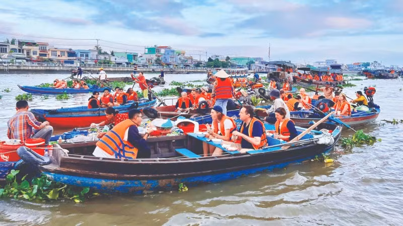 Trải nghiệm ẩm thực chợ nổi Cái Răng (Cần Thơ) hấp dẫn du khách trong nước và quốc tế.