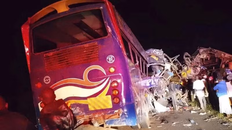 Hiện trường vụ tai nạn ở Uganda.