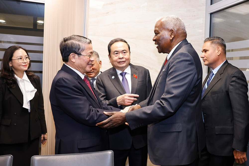 Chủ tịch Quốc hội Trần Thanh Mẫn, Phó Chủ tịch Quốc hội Nguyễn Đức Hải với Chủ tịch Quốc hội Cuba Esteban Lazo Hernandez. (Ảnh: TTXVN) vna-potal-chu-tich-quoc-hoi-tran-thanh-man-gap-chu-tich-quoc-hoi-cuba-8180526.jpg