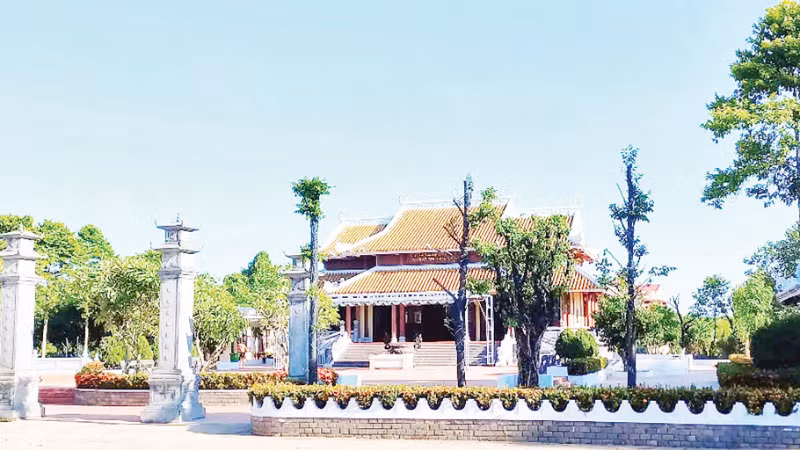 Toàn cảnh Đền tưởng niệm Liệt sĩ Trường Sơn-Bến Tắt.