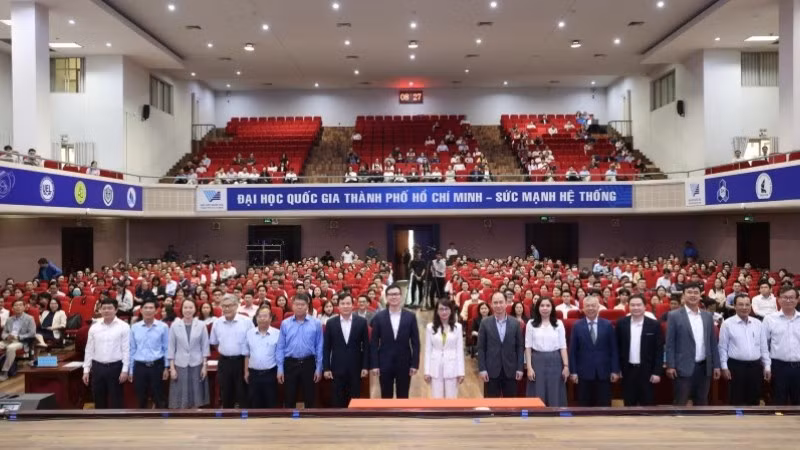 Các đại biểu tham dự hội thảo. (Ảnh: KHẮC HIẾU)