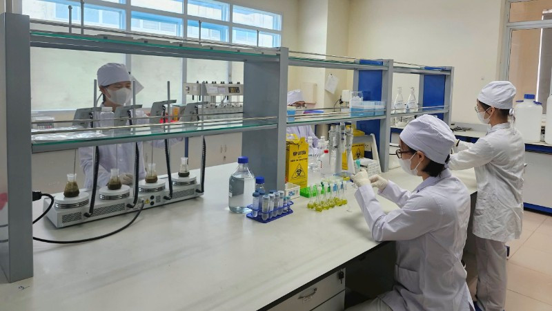 Thực hiện kiểm nghiệm các hoạt chất tân dược bằng công nghệ mới.