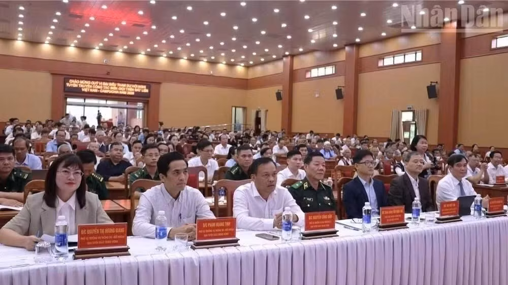 Các đại biểu dự hội nghị.