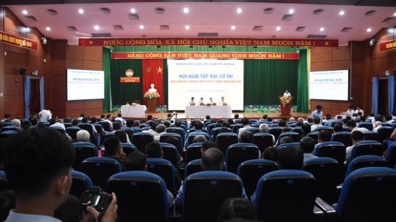 Đoàn đại biểu Quốc hội thành phố Đà Nẵng tiếp xúc cử tri sáng 4/7. (Ảnh: ANH ĐÀO)