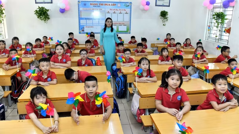 Gần 30 triệu học sinh, sinh viên trên cả nước dự lễ khai giảng, chính thức bước vào năm học mới 2025-2026.