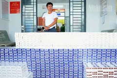 Thái Văn Hào cùng tang vật tại cơ quan Công an.