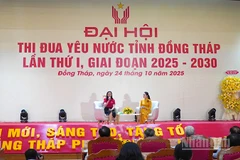 Giao lưu gương điển hình tiên tiến.
