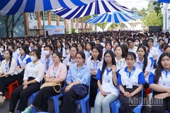 Tân sinh viên Trường Đại học Đồng Tháp dự khai giảng năm học mới.