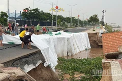 Khắc phục tạm thời vụ sạt lở tại công trình kè Thường Thới Tiền.