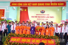 Lãnh đạo tỉnh, đại biểu tại buổi ra mắt đại hội của Ban Chấp hành Đảng bộ xã Phong Hòa.