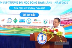 Phó Giáo sư, Tiến sĩ Hồ Văn Thống, Hiệu trưởng Trường đại học Đồng Tháp, Trưởng Ban Tổ chức giải phát biểu.