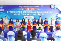 Nghi thức cắt băng khai trương máy cộng hưởng từ MRI 3.0 Tesla và máy chụp cắt lớp vi tính 256 dãy.