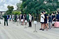 Lực lượng chức năng tiếp nhận 57 công dân.