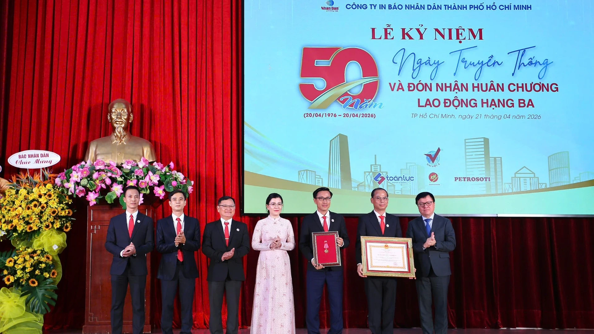 Công ty In Báo Nhân Dân TP.HCM kỷ niệm 50 năm, đón nhận Huân chương Lao động hạng Ba