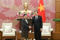 Chủ tịch Quốc hội Trần Thanh Mẫn tiếp Chánh án Tòa án nhân dân tối cao Lào Vienthong Siphandone. (Ảnh: DUY LINH)