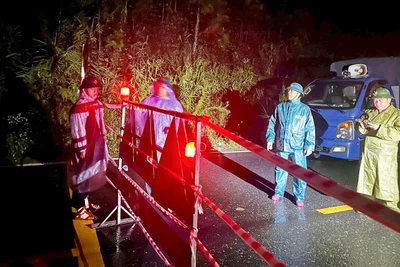 Lực lượng chức năng phong tỏa hiện trường.