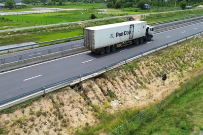 Cao tốc Vĩnh Hảo-Phan Thiết đoạn 213km xuất hiện hàm ếch.