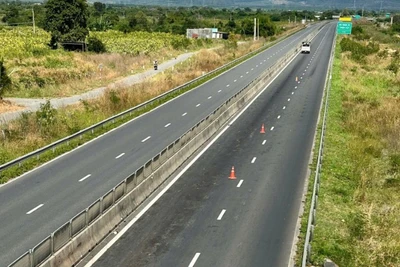 Hiện trường vụ việc với vết máu kéo dài.