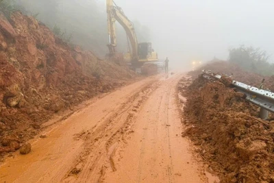 Đèo Đại Ninh tiếp tục sạt lở.