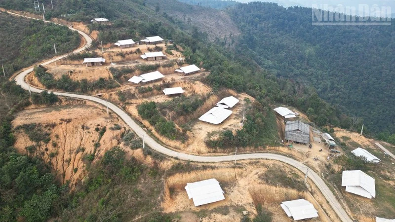 Khu tái định cư vùng thiên tai của 27 hộ đồng bào H'Mông tại bản Pá Hậu, xã Chiềng Lao, tỉnh Sơn La.