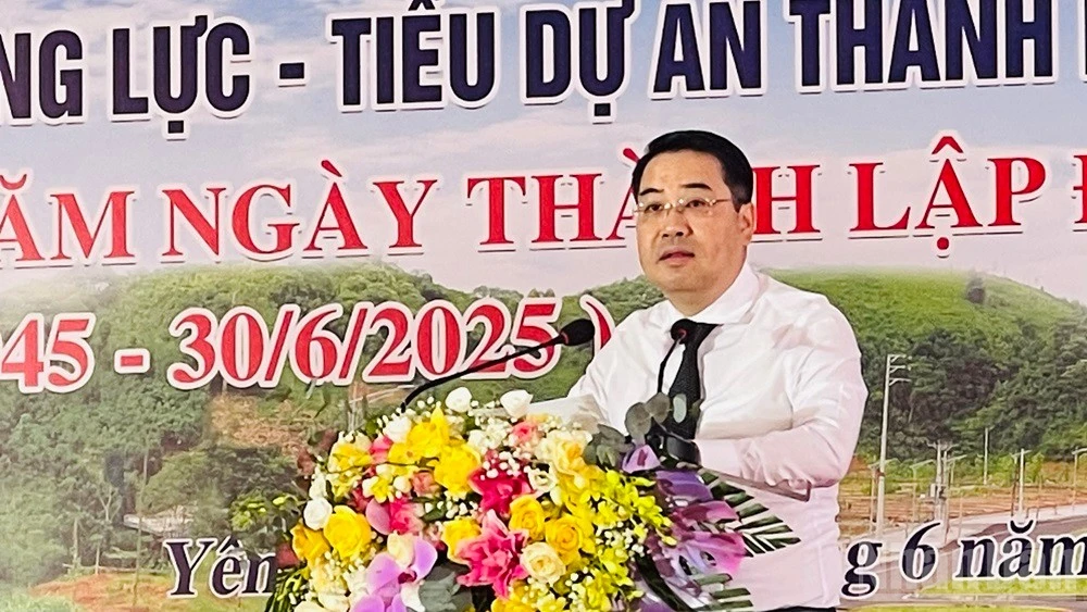 Chủ tịch Ủy ban nhân dân tỉnh Yên Bái Nguyễn Tuấn Anh phát biểu tại lễ thông xe kỹ thuật.