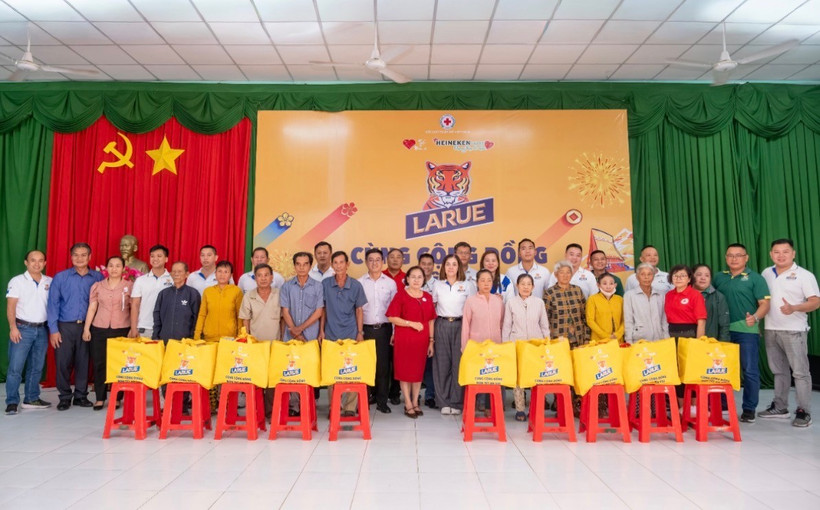 Larue cùng cộng đồng đón Tết an vui 2026" lan tỏa sâu rộng tinh thần nhân ái, nghĩa tình, góp phần mang đến mùa Xuân ấm áp đến với cộng đồng có hoàn cảnh khó khăn.