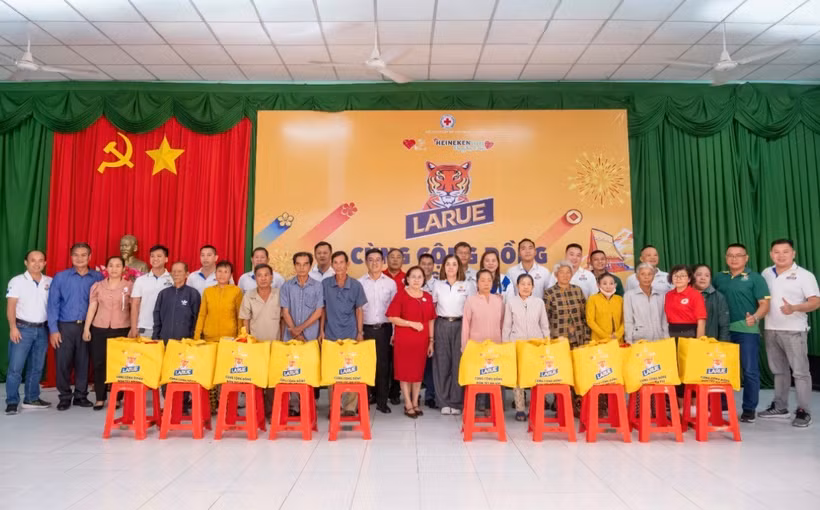 Larue cùng cộng đồng đón Tết an vui 2026" lan tỏa sâu rộng tinh thần nhân ái, nghĩa tình, góp phần mang đến mùa Xuân ấm áp đến với cộng đồng có hoàn cảnh khó khăn.