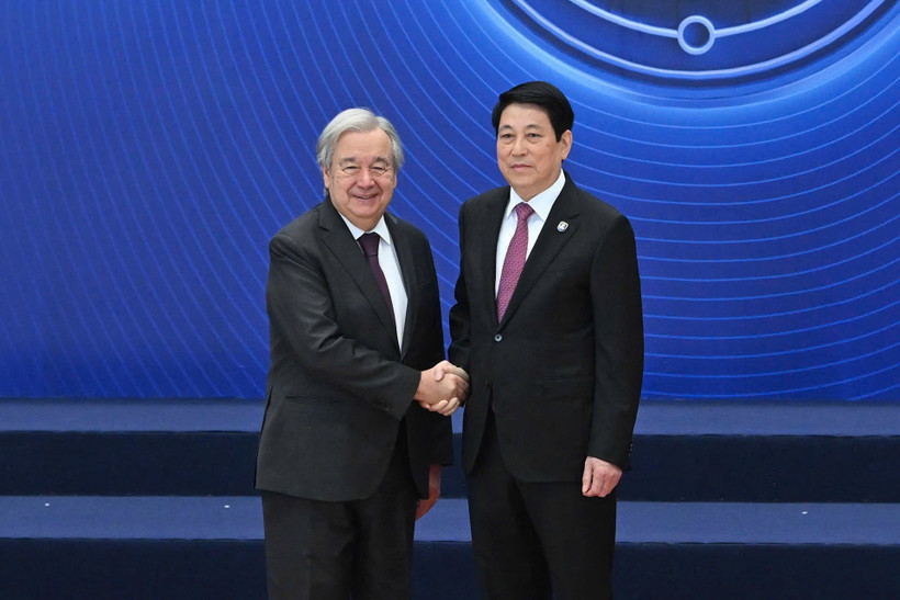 Báo Dân Xã Chủ tịch nước Lương Cường đón Tổng Thư ký Liên hợp quốc tại sự kiện Lễ mở ký Công ước Hà Nội. (Ảnh: XUÂN KỲ-THỦY NGUYÊN)