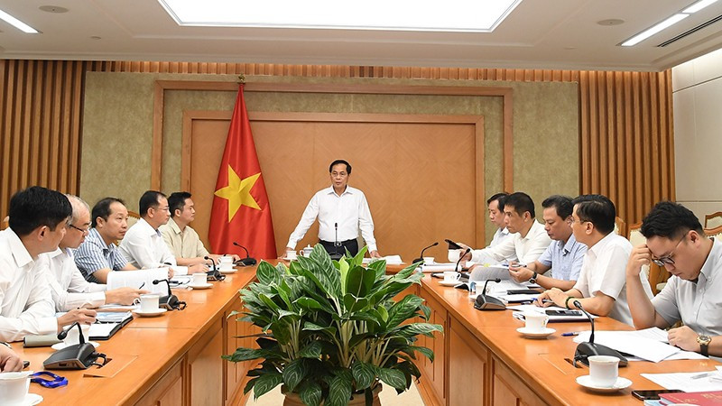 Phó Thủ tướng Bùi Thanh Sơn chủ trì cuộc họp. (Ảnh: VGP)