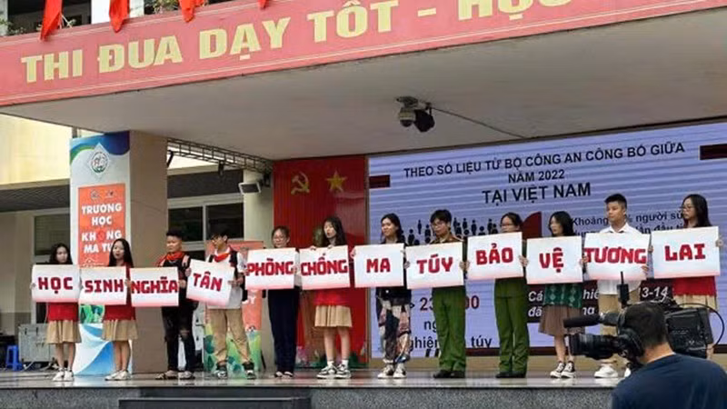 Học sinh Trường trung học cơ sở Nghĩa Tân (quận Cầu Giấy, Hà Nội) tham gia cuộc thi “Trường học không ma túy”. (Ảnh HUY HÀ)