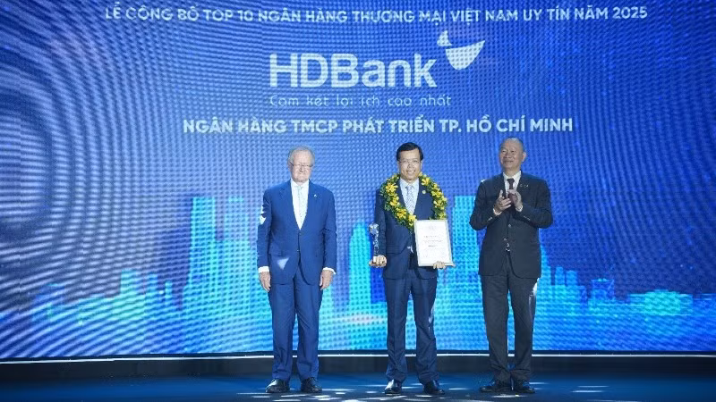 HDBank giữ vị trí thứ 3 Top ngân hàng niêm yết uy tín và hiệu quả nhất Việt Nam